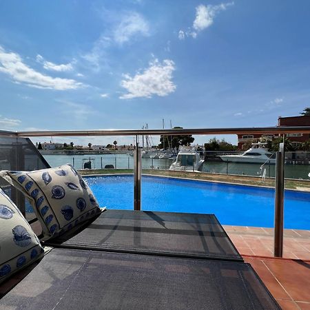 Blau Apartamento Frente A Los Canales Y Las Puestas De Sol De Roses Eksteriør billede