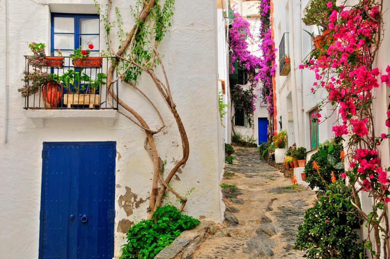 Blau Apartamento Frente A Los Canales Y Las Puestas De Sol De Roses Eksteriør billede