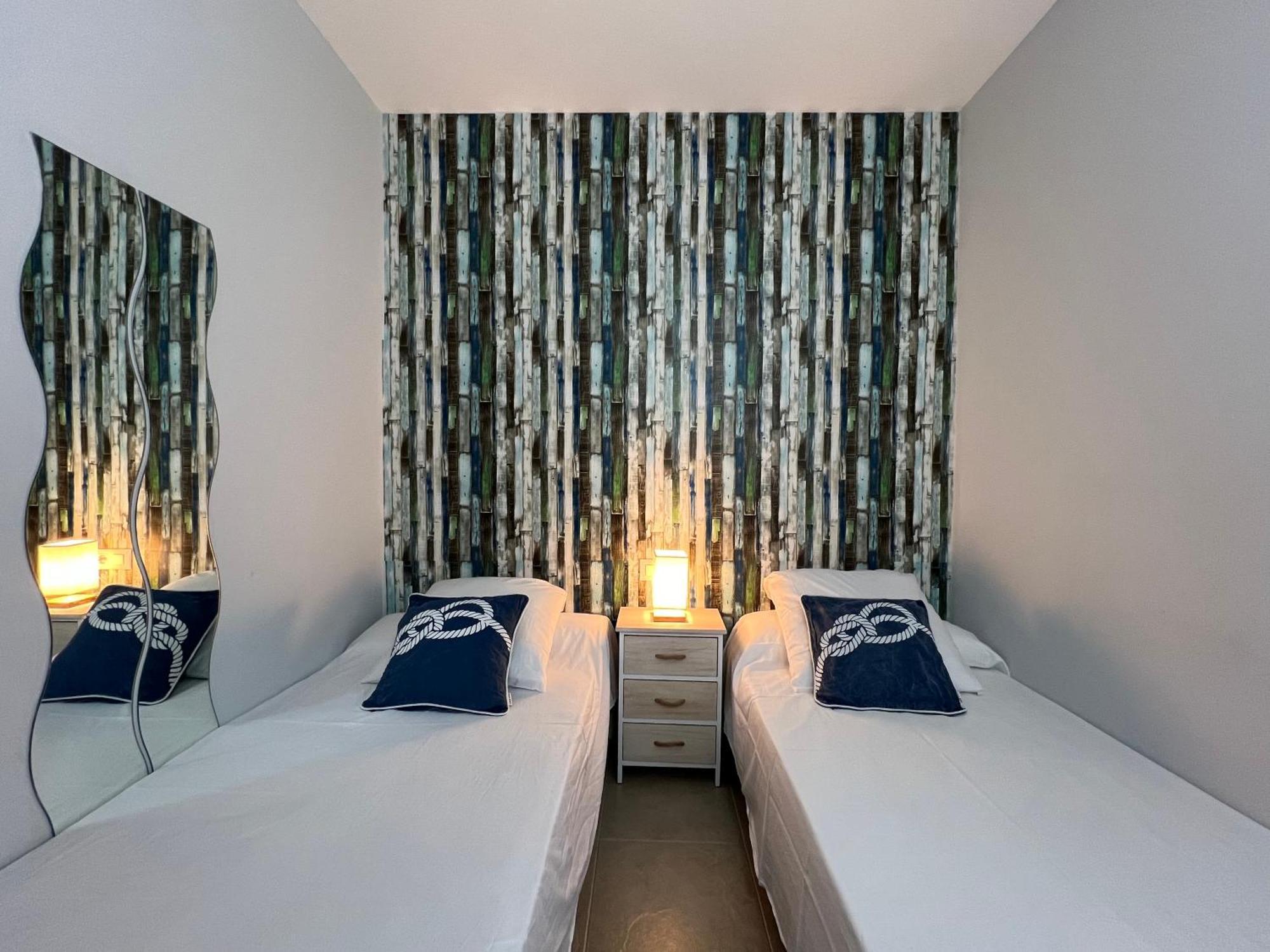 Blau Apartamento Frente A Los Canales Y Las Puestas De Sol De Roses Eksteriør billede