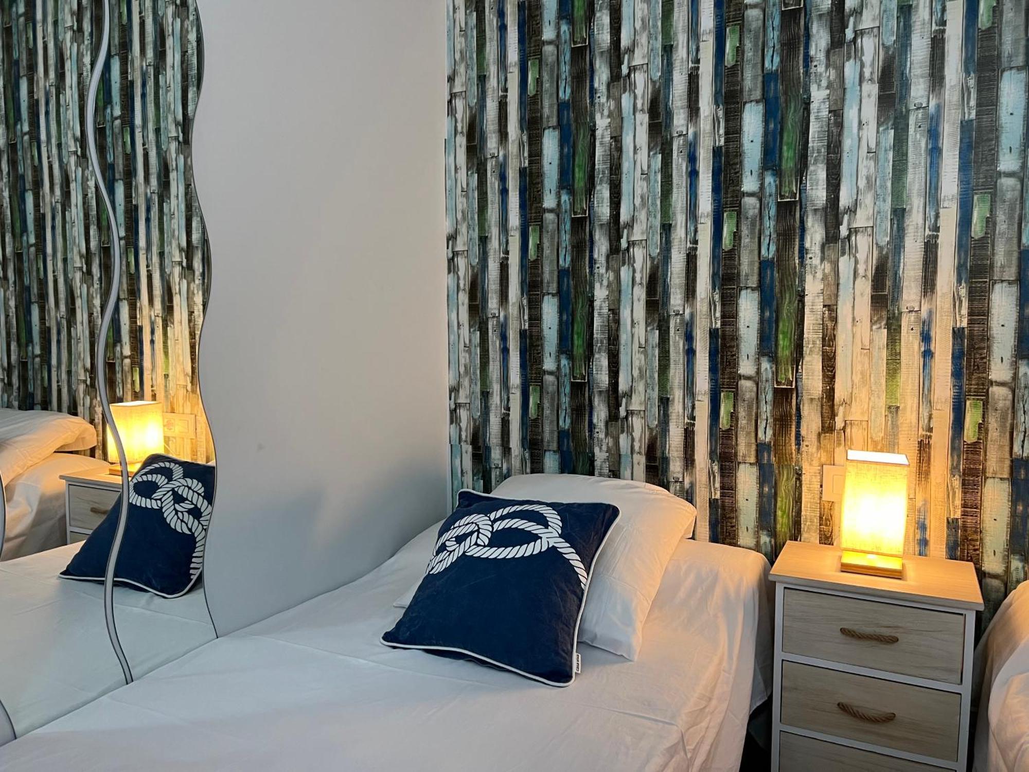 Blau Apartamento Frente A Los Canales Y Las Puestas De Sol De Roses Eksteriør billede