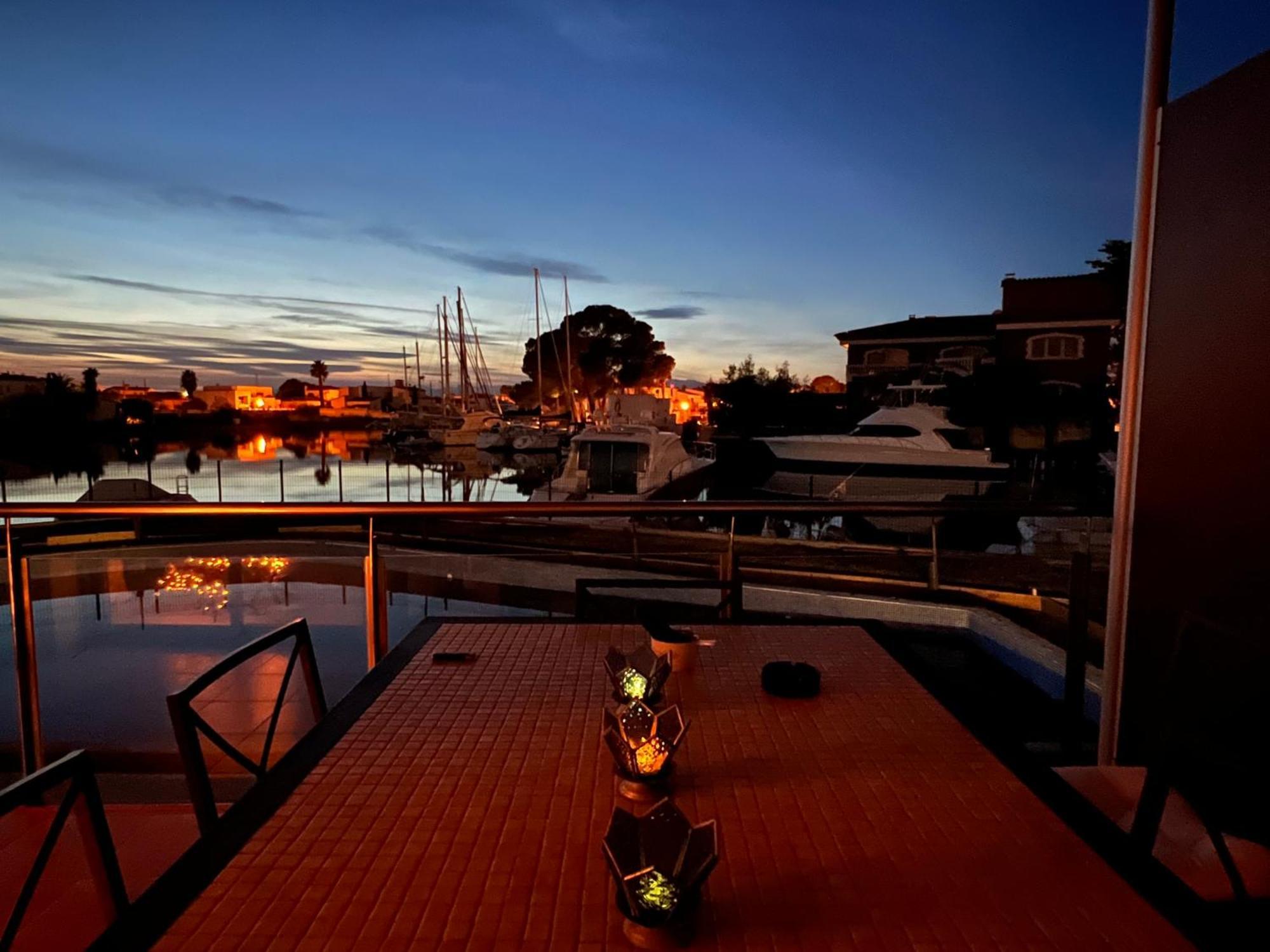 Blau Apartamento Frente A Los Canales Y Las Puestas De Sol De Roses Eksteriør billede