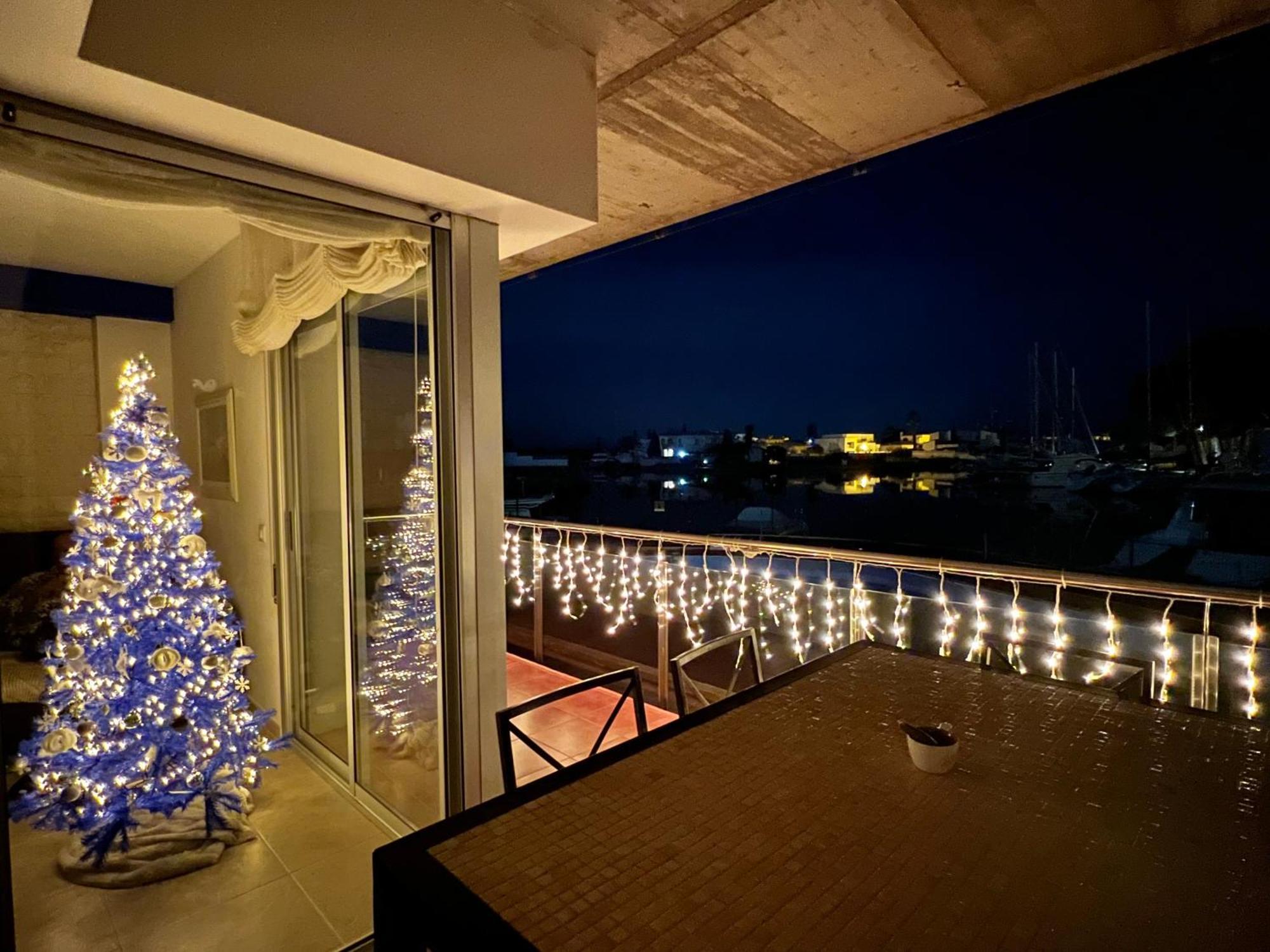 Blau Apartamento Frente A Los Canales Y Las Puestas De Sol De Roses Eksteriør billede