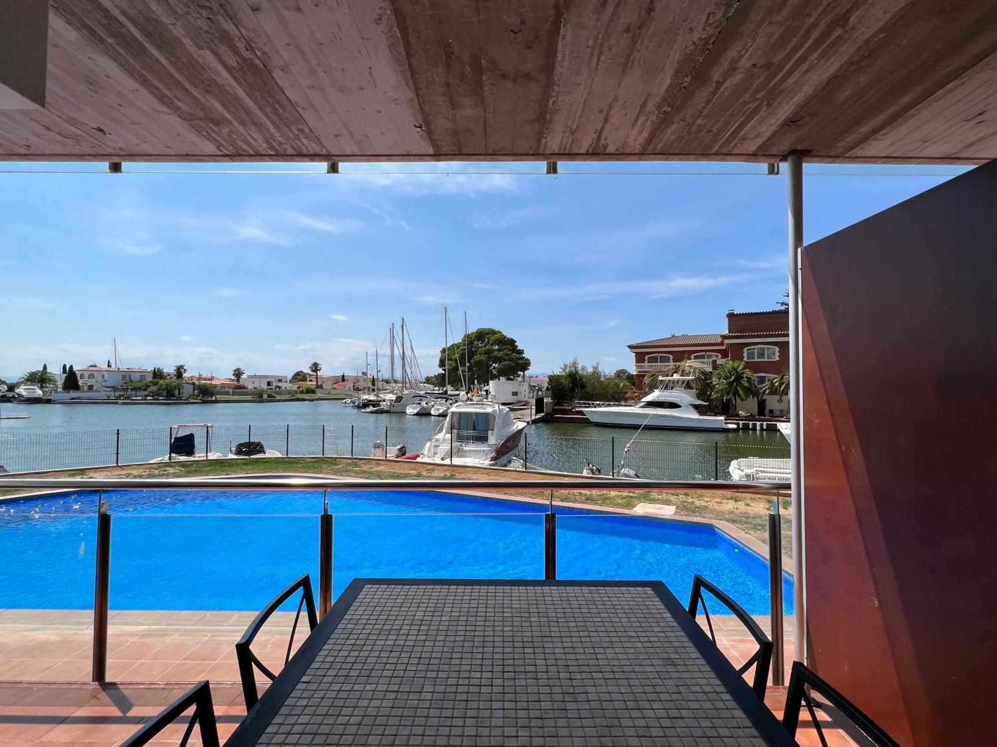 Blau Apartamento Frente A Los Canales Y Las Puestas De Sol De Roses Eksteriør billede